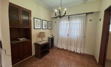 Hermoso PH al frente con garaje en Barrio Los Troncos
