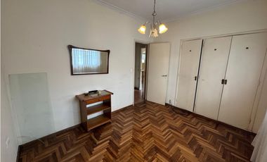 Hermoso PH al frente con garaje en Barrio Los Troncos