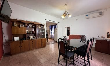VENTA- CASA 2 DORMITORIOS- BARRIO SAN ROQUE
