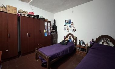 VENTA- CASA 2 DORMITORIOS- BARRIO SAN ROQUE
