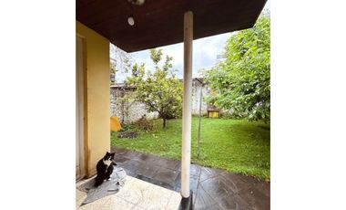 CASA 4 AMB. C/ GARAGE Y PARQUE. LOTE IDEAL DESARROLLO. CHAUVIN