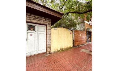 CASA 4 AMB. C/ GARAGE Y PARQUE. LOTE IDEAL DESARROLLO. CHAUVIN