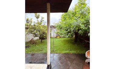 CASA 4 AMB. C/ GARAGE Y PARQUE. LOTE IDEAL DESARROLLO. CHAUVIN