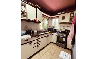 CASA 4 AMB. C/ GARAGE Y PARQUE. LOTE IDEAL DESARROLLO. CHAUVIN