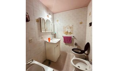 CASA 4 AMB. C/ GARAGE Y PARQUE. LOTE IDEAL DESARROLLO. CHAUVIN