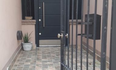 Casa PH en venta en Remedios de Escalada Oeste