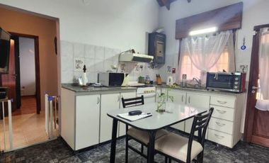 Casa PH en venta en Remedios de Escalada Oeste