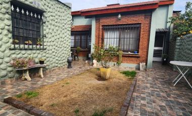 Casa PH en venta en Remedios de Escalada Oeste