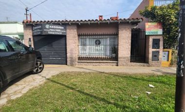Casa PH en venta en Remedios de Escalada Oeste
