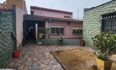 Casa PH en venta en Remedios de Escalada Oeste