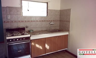 Alquiler Monte Grande Casa  de 2 dormitorios jardin y espacio de estacionamiento