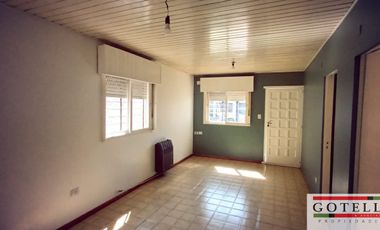 Alquiler Monte Grande Casa  de 2 dormitorios jardin y espacio de estacionamiento