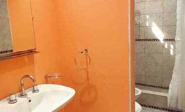 Alquiler Monte Grande Casa  de 2 dormitorios jardin y espacio de estacionamiento