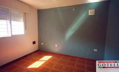 Alquiler Monte Grande Casa  de 2 dormitorios jardin y espacio de estacionamiento