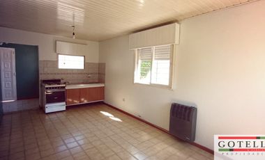 Alquiler Monte Grande Casa  de 2 dormitorios jardin y espacio de estacionamiento