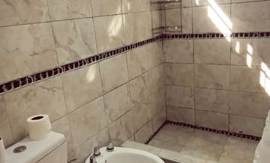 Alquiler Monte Grande Casa  de 2 dormitorios jardin y espacio de estacionamiento