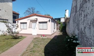 Alquiler Monte Grande Casa  de 2 dormitorios jardin y espacio de estacionamiento
