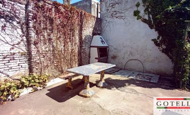 Alquiler Monte Grande Casa  de 2 dormitorios jardin y espacio de estacionamiento