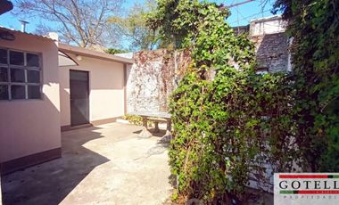 Alquiler Monte Grande Casa  de 2 dormitorios jardin y espacio de estacionamiento