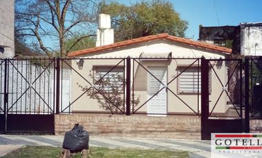 Alquiler Monte Grande Casa  de 2 dormitorios jardin y espacio de estacionamiento
