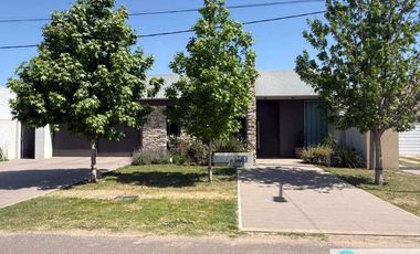 Casa en venta c/ cochera en Rafaela