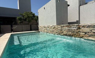 Casa en venta c/ cochera en Rafaela