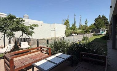 Casa en venta c/ cochera en Rafaela