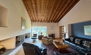 Casa en venta en la Herradura. Salón de fiestas y jardin.