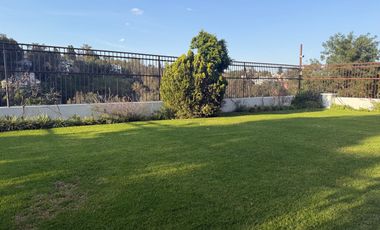 Casa en venta en la Herradura. Salón de fiestas y jardin.