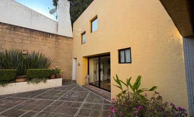 Casa en venta en la Herradura. Salón de fiestas y jardin.