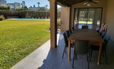 CASA DE CINCO DORMITORIOS VENTA COUNTRY PRIVADO SAN MARINO FUNES