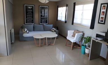 CASA DE CINCO DORMITORIOS VENTA COUNTRY PRIVADO SAN MARINO FUNES