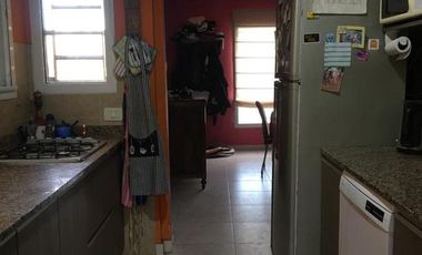 Casa en venta - 4 Dormitorios 4 Baños 1 Cochera - Quequen