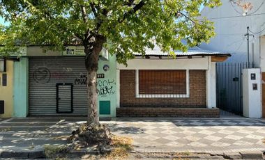 Casa en venta - 2 Dormitorios 2 Baños 1 Local - 200Mts2 - Monte Grande