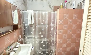 2 departamentos + 1 galpón en VENTA, Bolivia al 1500, barrio Villa Urquiza, SMT. Ideal INVERSORES!