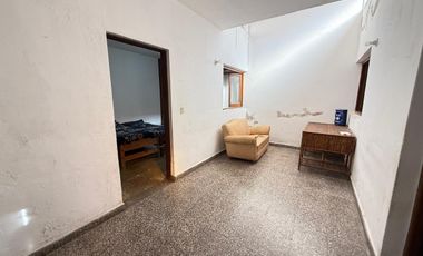 2 departamentos + 1 galpón en VENTA, Bolivia al 1500, barrio Villa Urquiza, SMT. Ideal INVERSORES!