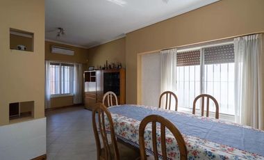 Casa en venta - 3 Dormitorios 2 Baños 2 Cocheras - 300Mts2 - Ciudad Madero
