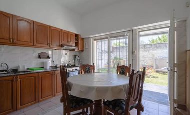 Casa en venta - 3 Dormitorios 2 Baños 2 Cocheras - 300Mts2 - Ciudad Madero