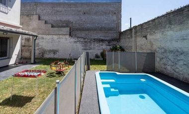 Casa en venta - 3 Dormitorios 2 Baños 2 Cocheras - 300Mts2 - Ciudad Madero