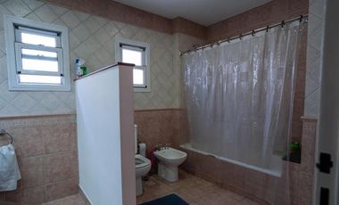 Casa en venta - 3 Dormitorios 2 Baños 2 Cocheras - 300Mts2 - Ciudad Madero