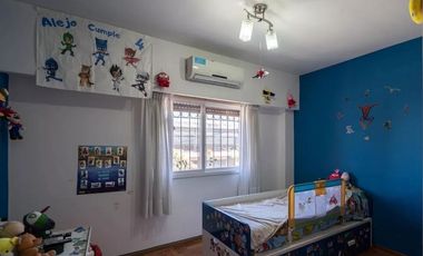 Casa en venta - 3 Dormitorios 2 Baños 2 Cocheras - 300Mts2 - Ciudad Madero