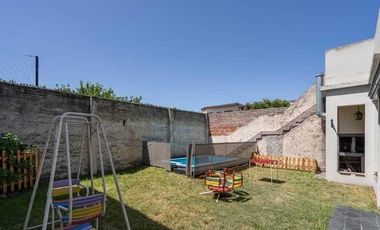 Casa en venta - 3 Dormitorios 2 Baños 2 Cocheras - 300Mts2 - Ciudad Madero