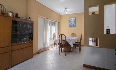 Casa en venta - 3 Dormitorios 2 Baños 2 Cocheras - 300Mts2 - Ciudad Madero