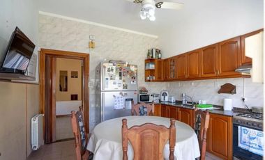 Casa en venta - 3 Dormitorios 2 Baños 2 Cocheras - 300Mts2 - Ciudad Madero