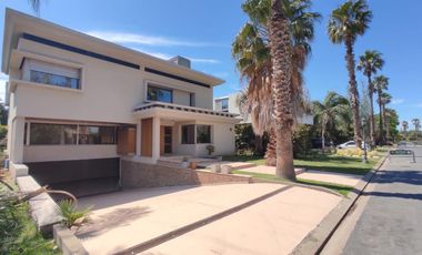 CASA PREMIUM DE CUATRO DORMITORIOS VENTA PILETA EXCLUSIVA SAN MARINO FUNES