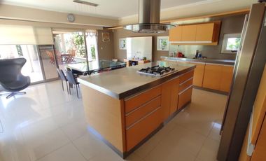 CASA PREMIUM DE CUATRO DORMITORIOS VENTA PILETA EXCLUSIVA SAN MARINO FUNES