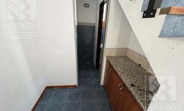 Galpón venta Centro Oeste, 304 m2 sobre lote de 10 x 40