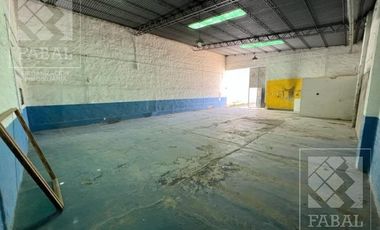 Galpón venta Centro Oeste, 304 m2 sobre lote de 10 x 40