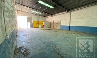 Galpón venta Centro Oeste, 304 m2 sobre lote de 10 x 40