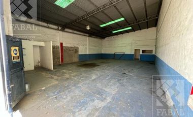 Galpón venta Centro Oeste, 304 m2 sobre lote de 10 x 40